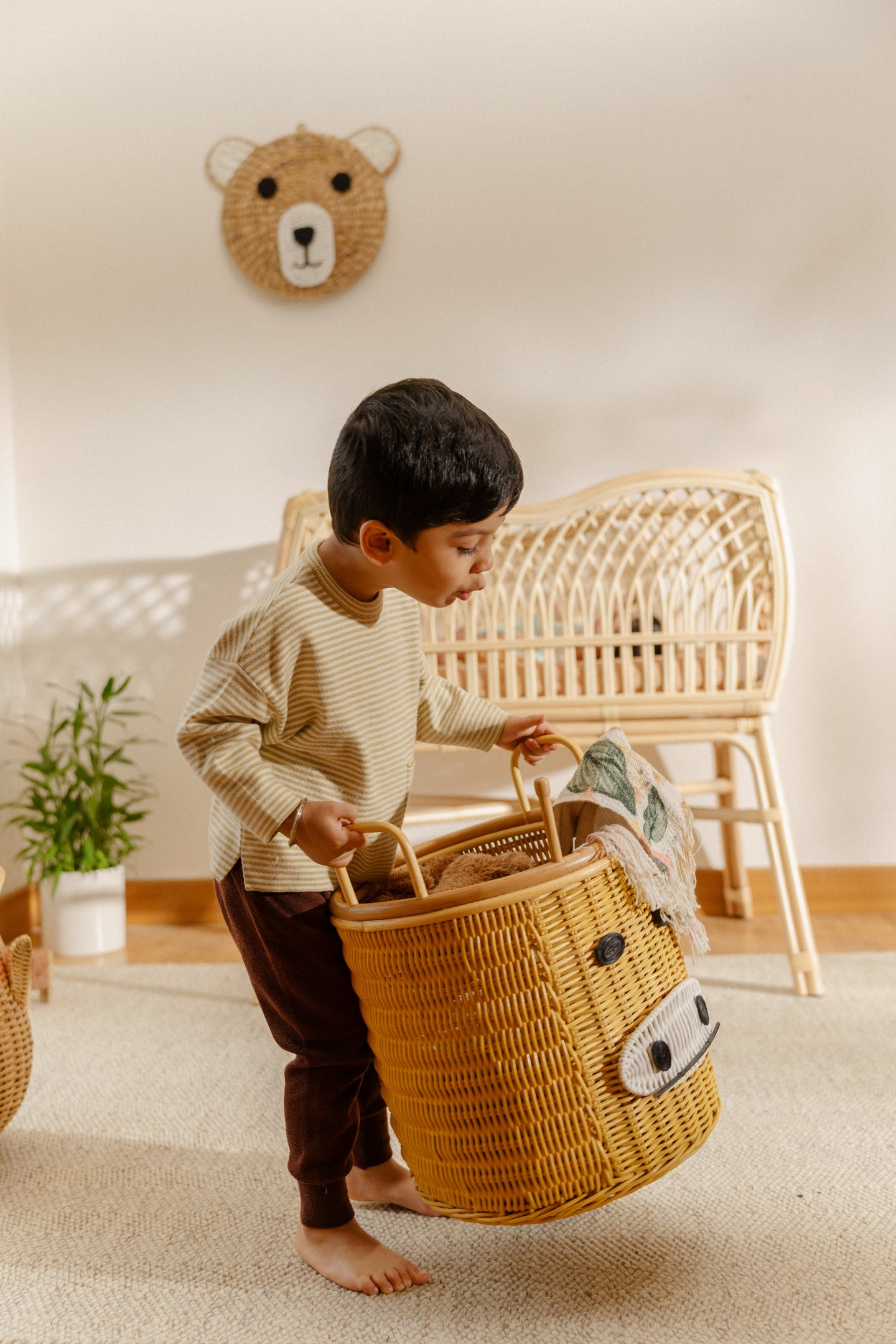 geronimo giraffe round basket